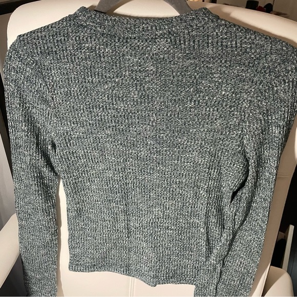 Dark Green Long Sleeve Crop Top - Picture 3 of 3